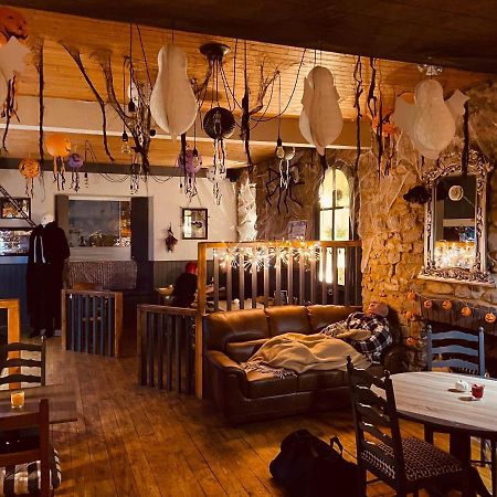 Hotel The Welshman'S Arms Pembroke Dock Esterno foto