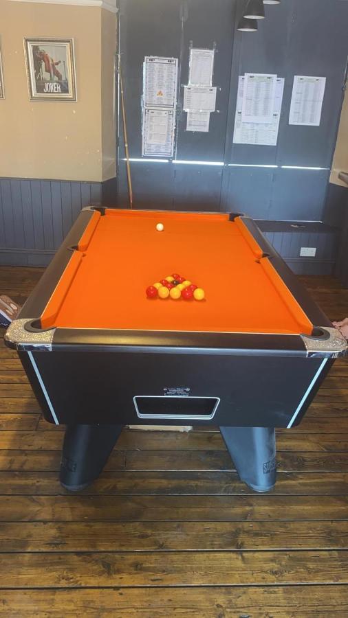 Hotel The Welshman'S Arms Pembroke Dock Esterno foto