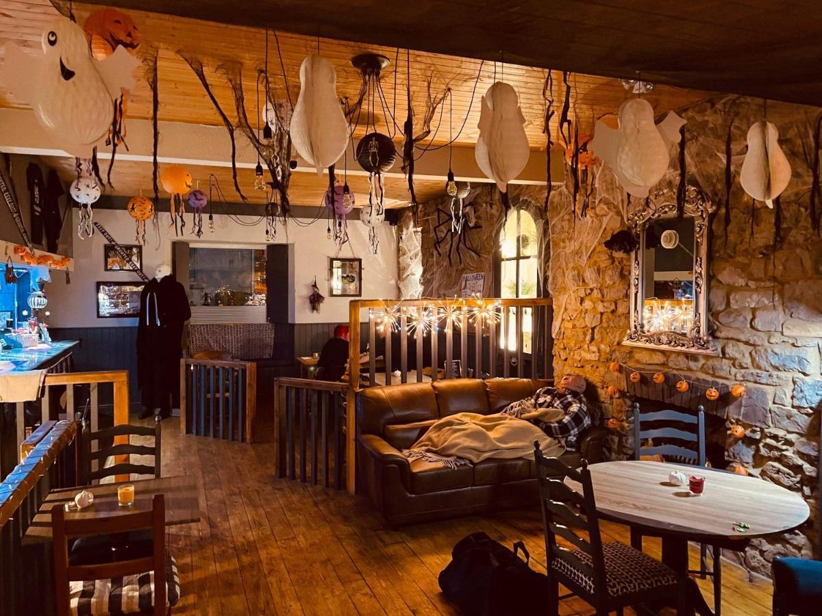 Hotel The Welshman'S Arms Pembroke Dock Esterno foto
